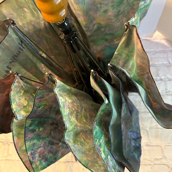 VINTAGE SALAMANDER (1992) POLYESTER WATERCOLOR PRINT WOOD HANDLE UMBRELLA - Picture 3 of 16